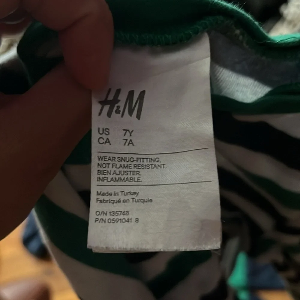 Kids H&M cotton navy and striped pj set size says 7 fit was 4T! EUC good fabric.